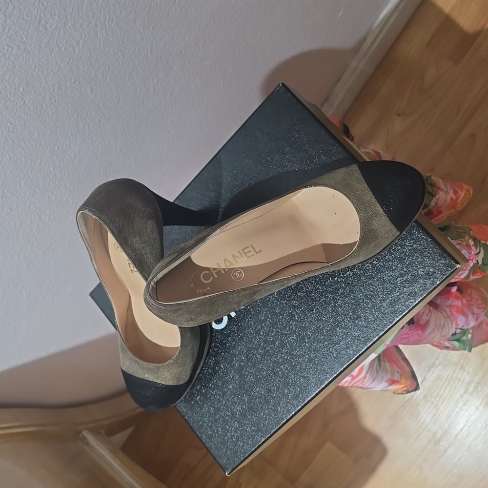 Chanel Women's Two-Tone Heels - Picture 6 of 6